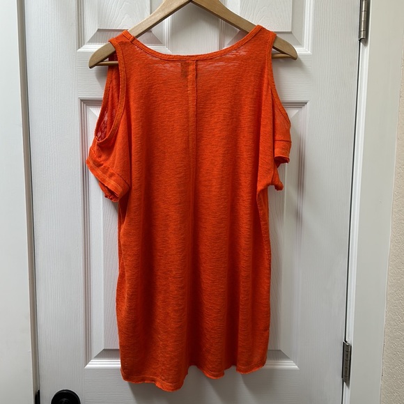 Bobeau Cold Shoulder Top - Picture 4 of 13